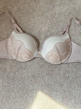 Maidenform Lace-Accent Molded Push-Up Bra in Light Beige Blush Size 40B